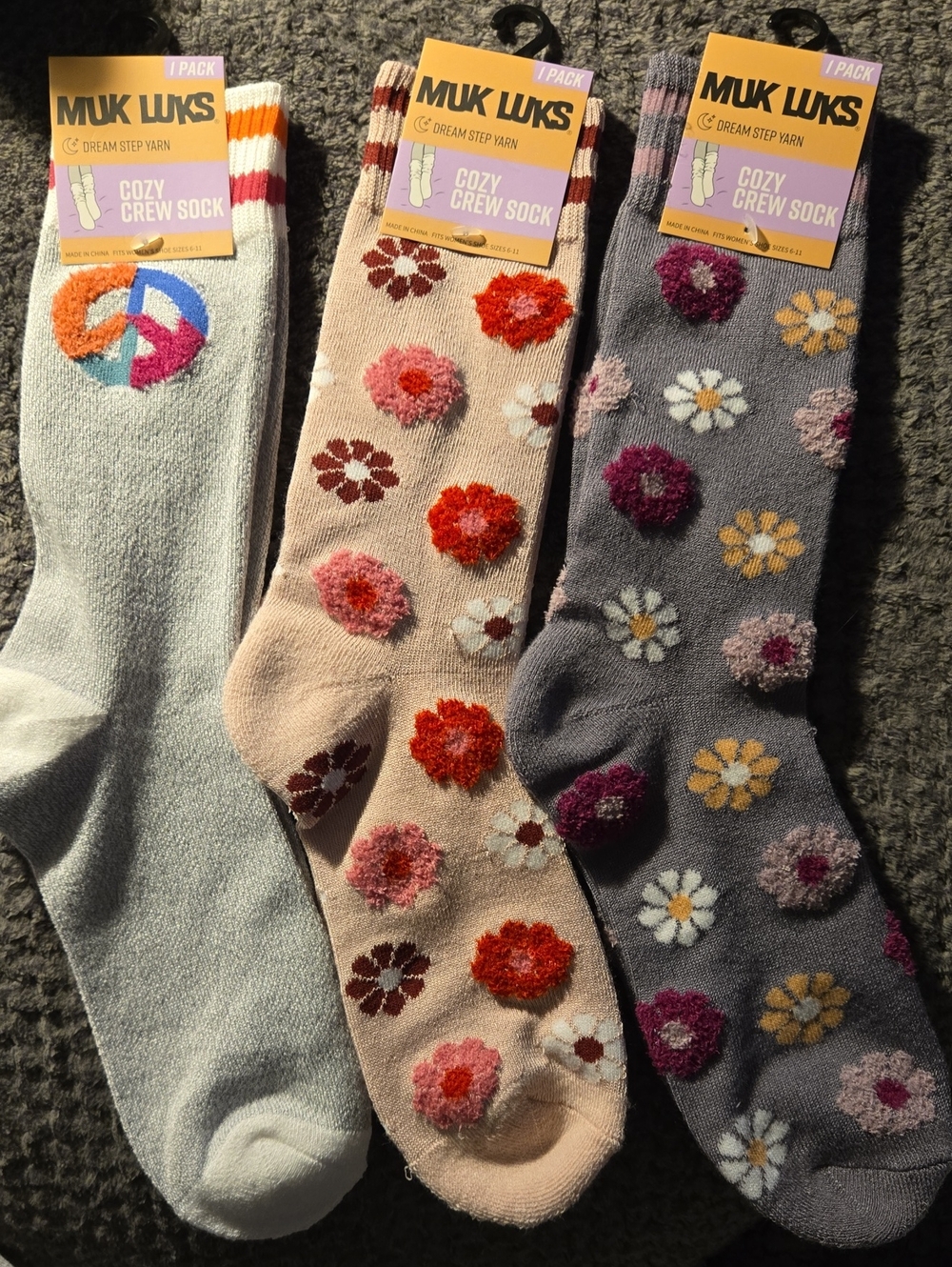 NWT Ladies Muk Luks Trio Cozy Crew Socks in Light Gray, Pink & Gray Floral